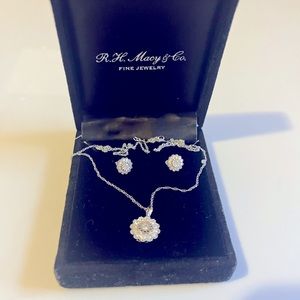 Real 1 carat Diamond pendant and 14K white gold necklace and flower box set
